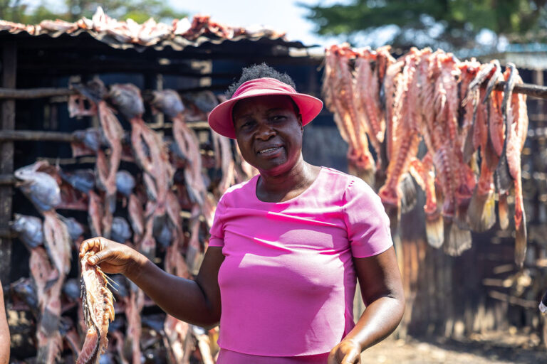 APHRC Fish Market visit 10